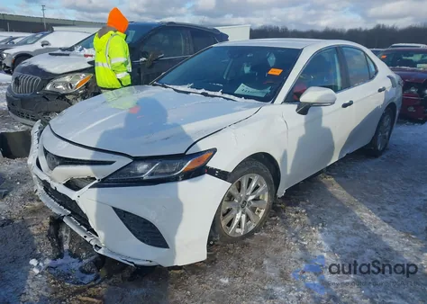 2020 Toyota Camry Se z USA, uszkodzony, nr VIN 4T1G11AK5LU988936